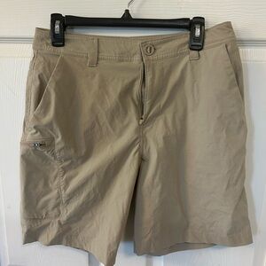 Under Armour Tan Cargo Shorts Lightweight Casual Wear